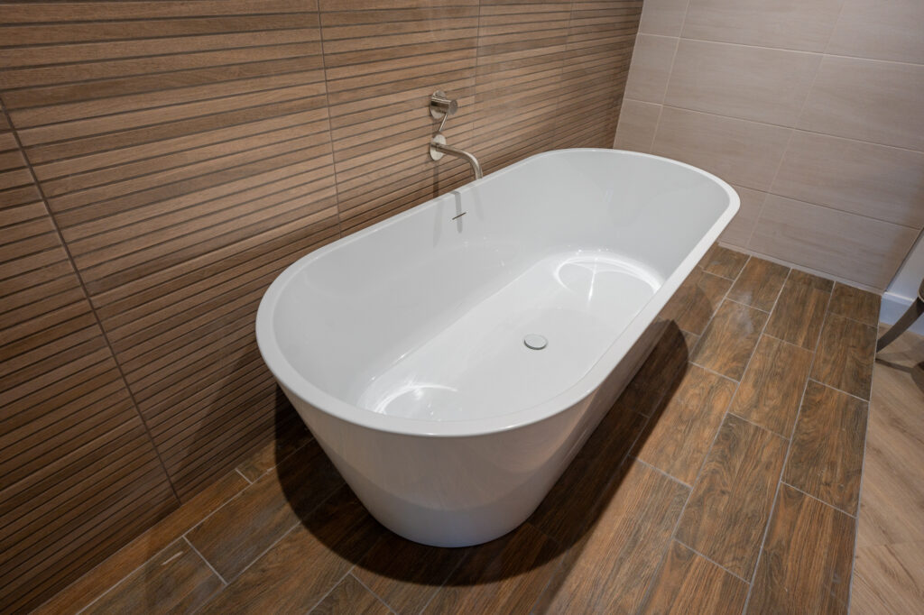 luxury bath in one of the suites at The Sleeping Giant Hotel